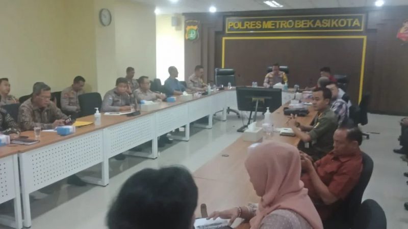 Polres Metro Bekasi Kota gelar Rakor Pengamanan Perayaan Paskah Oikoumene se-Kota Bekasi di Stadion Patriot