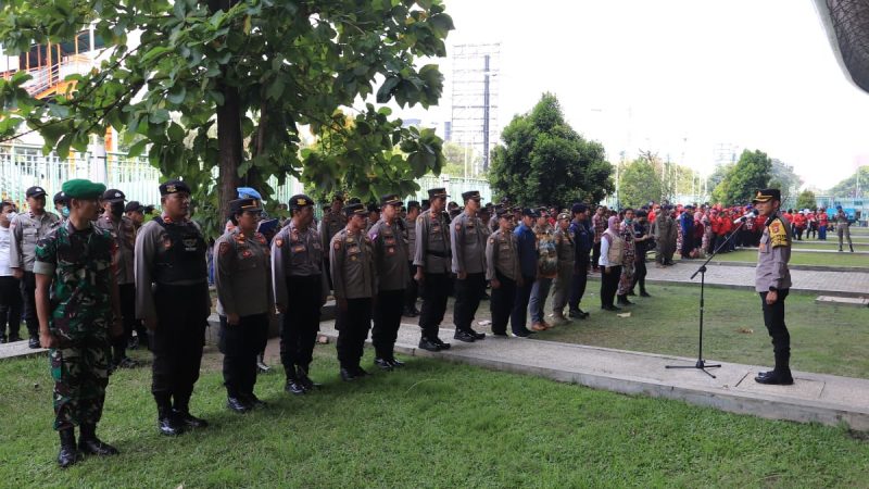Waka Polres pimpin Apel Kesiapan Pasukan Pengamanan Perayaan Paskah Oikumene 2023 Se – Kota Bekasi di Stadion Patriot