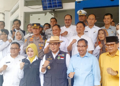 Kunjungan Kerja Gubernur Jawa Barat bersama Kepala Badan Pendapatan Daerah Provinsi Jawa Barat di Samsat Kabupaten Bandung Barat