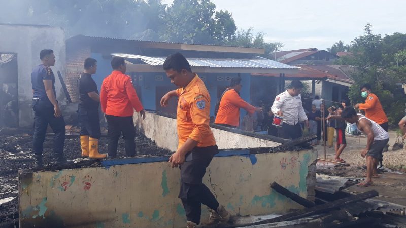 BPBD dan Pemadam Kebakaran Kabupaten Labuhanbatu Padamkan Kebakaran Rumah Warga Desa Pondok Batu