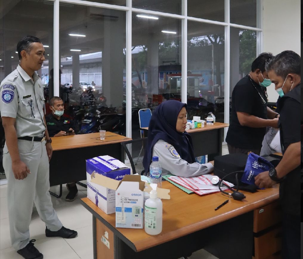 Jasa Raharja Jawa Barat Berikan Layanan Kesehatan Gratis di Terminal Tipe A Leuwi Panjang