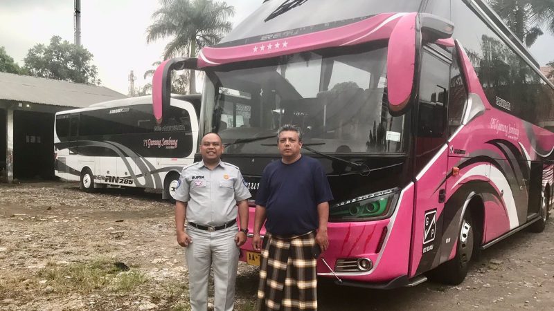 Kegiatan Door to Door dan CRM Petugas Jasa Raharja Jawa Barat Kepada Pemilik Kendaraan Umum Untuk Menekan Data Outstanding