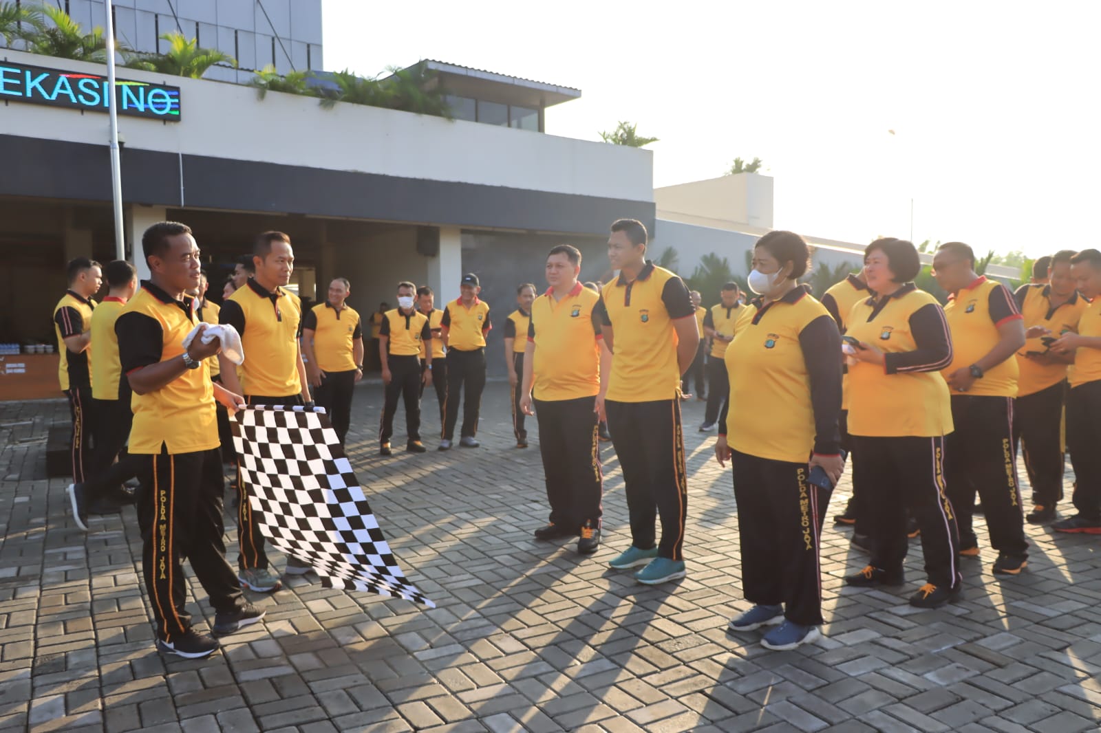 Tingkatkan Kebugaran Dan Menjaga Postur Tubuh Anggota Tetap Proporsional  dan Ideal, Kapolres buka Kegiatan PMJ 60 KM Finisher