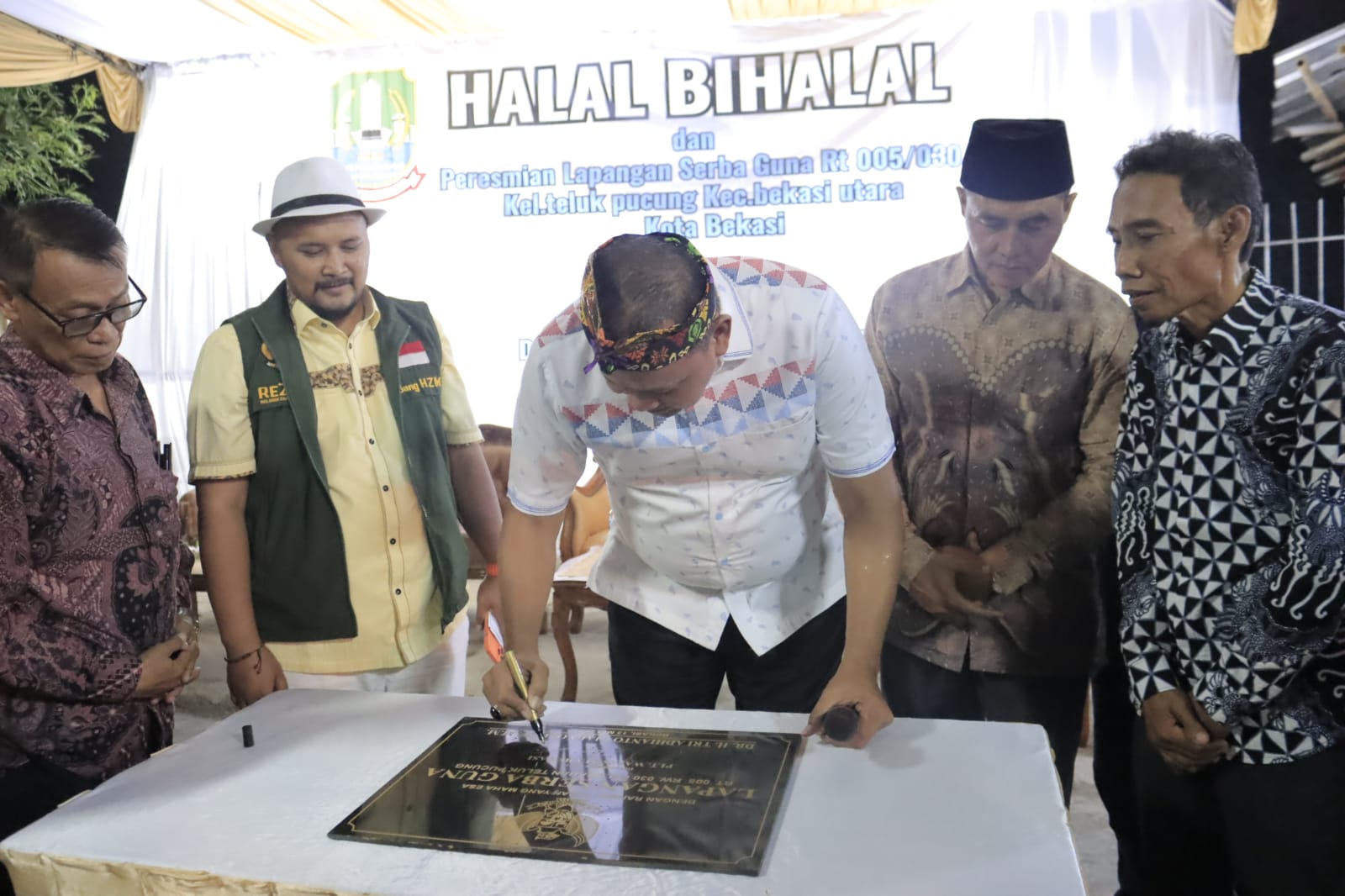 Plt. Wali Kota Bekasi Hadiri Halal Bihalal Sekaligus Resmikan Lapangan Serbaguna di Kelurahan Teluk Pucung