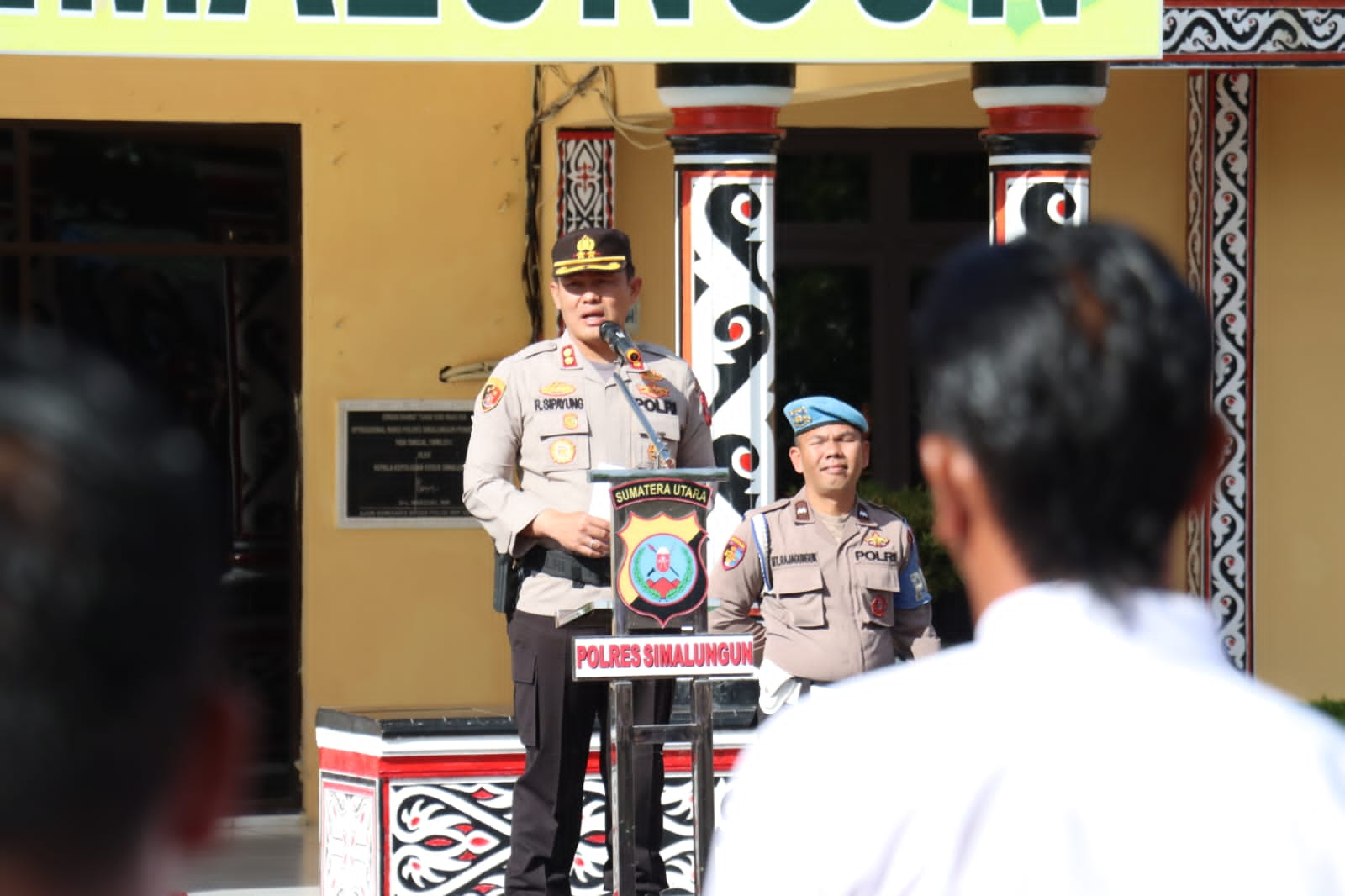 Kapolres Simalungun Berikan Penghargaan Kepada Personel Berprestasi