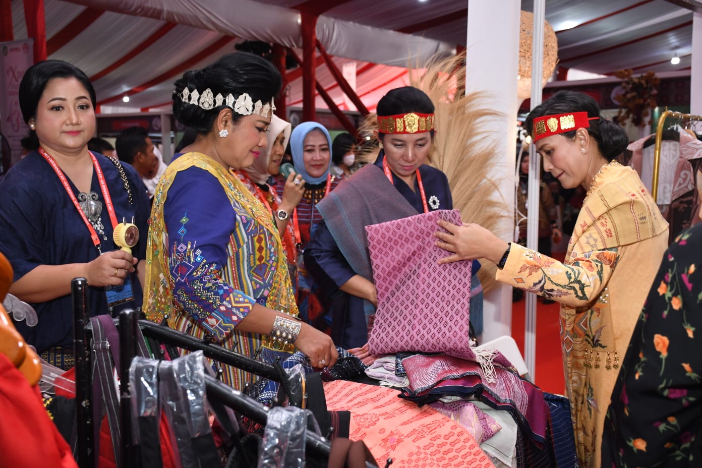 Ketum Dharma Pertiwi Hadiri HUT Dekranas Ke-43 di Medan