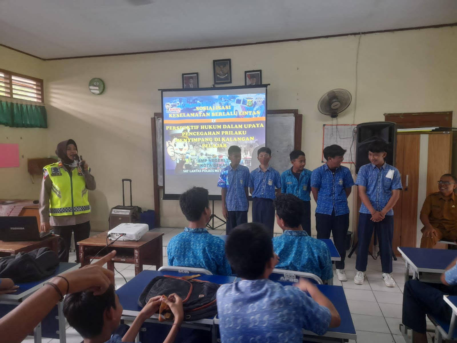 Wujudkan Pelajar Tertib Berlalulintas dan Budaya bersepeda, Satlantas Polres Metro Bekasi Kota gelar Polri Go To School ke SMPN 25 Kota Bekasi