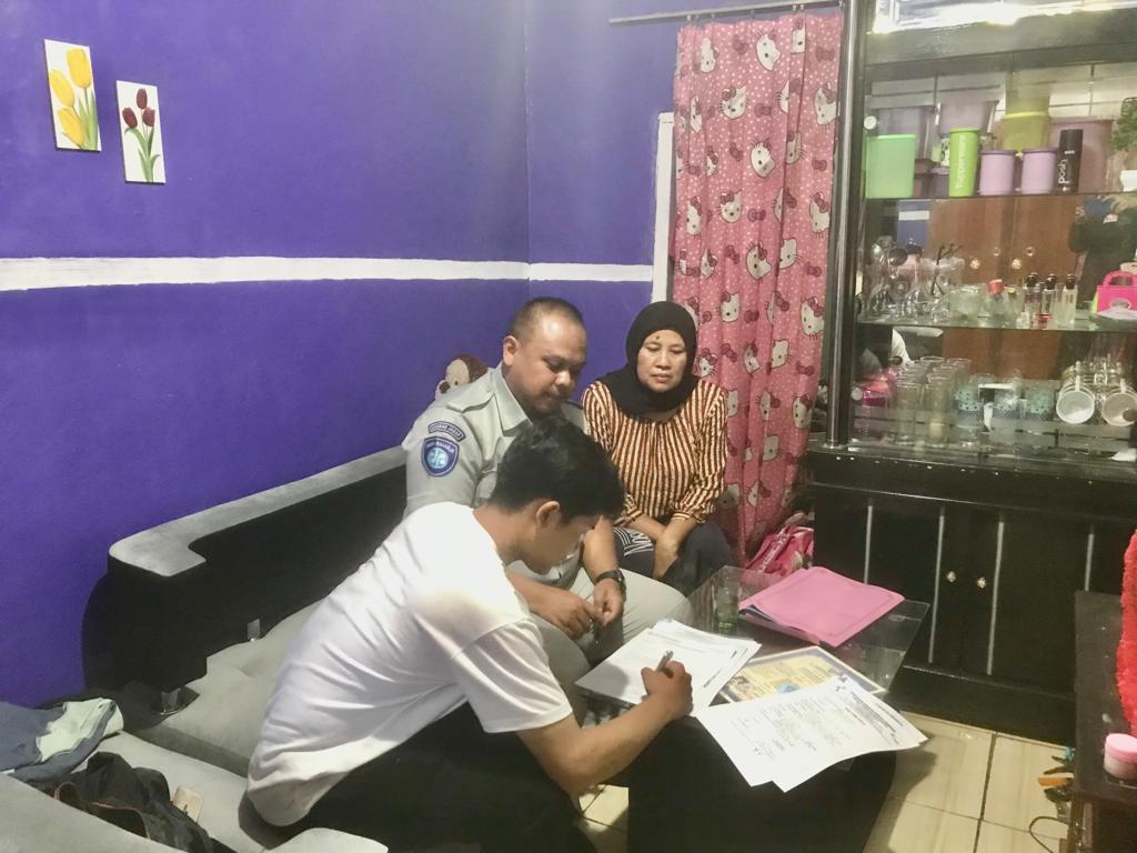 Ahli Waris Korban Laka Lantas Tertemper Kereta Api Di Perlintasan Kereta Api Tanpa Palang di Kecamatan Cileunyi Kabupaten Bandung Terima Santunan Dari Jasa Raharja Jawa Barat