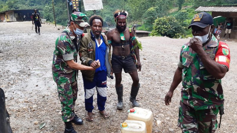 Jalin Tali Silaturahmi Babinsa Koramil 04/Tembagapura Anjangsana ke Tokoh Masyarakat