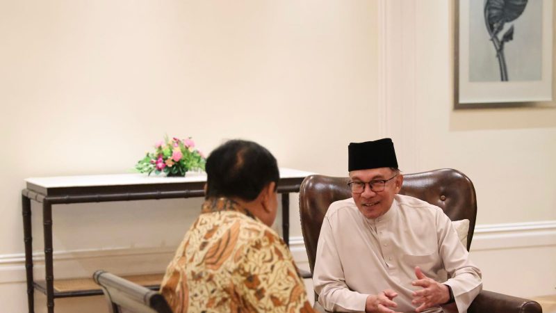 Menhan Prabowo Bertemu PM Malaysia Anwar Ibrahim, Bicara Hubungan Bilateral dan Regional