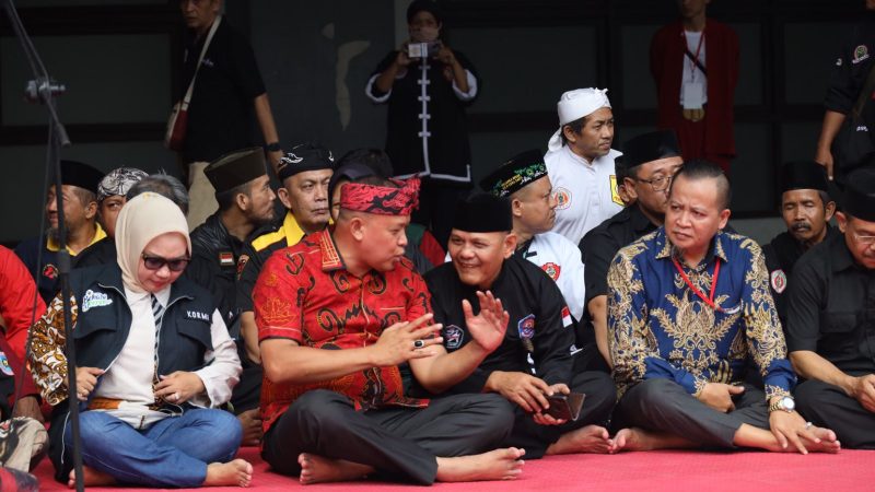 LESTARIKAN BUDAYA, PLT. WALI KOTA BEKASI HADIRI SILATURAHMI FORUM SILAT KOTA BEKASI