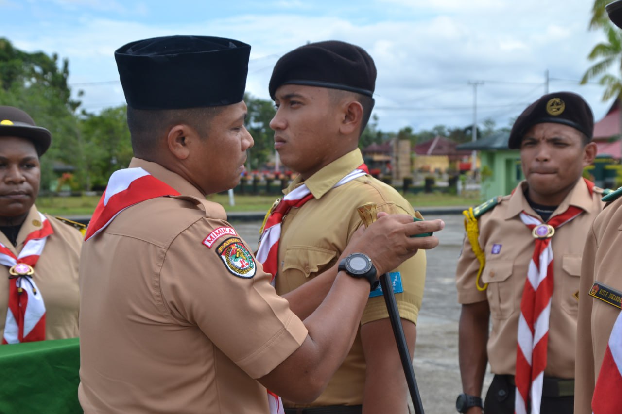 Dinyatakan Selesai, Dandim 1710/Mimika Pimpin Upacara Penutupan Perkemahan Sabtu-Minggu (Persami) Saka Wira Kartika TA. 2023