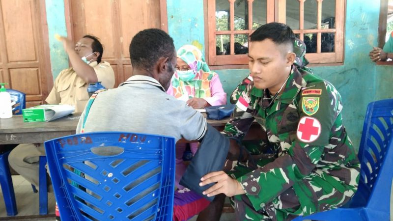 Satgas Yonif 143/TWEJ Gelar Pengobatan Massal Bersama Dinas Kesehatan di Papua
