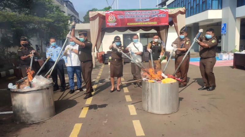 Jelang Hari Raya Idul Adha 2023, Kajari Kota Bekasi Musnakan Barang Bukti Berkekuatan Hukum Tetap