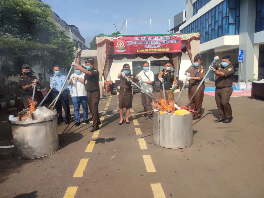 Jelang Hari Raya Idul Adha 2023, Kajari Kota Bekasi Musnakan Barang Bukti Berkekuatan Hukum Tetap