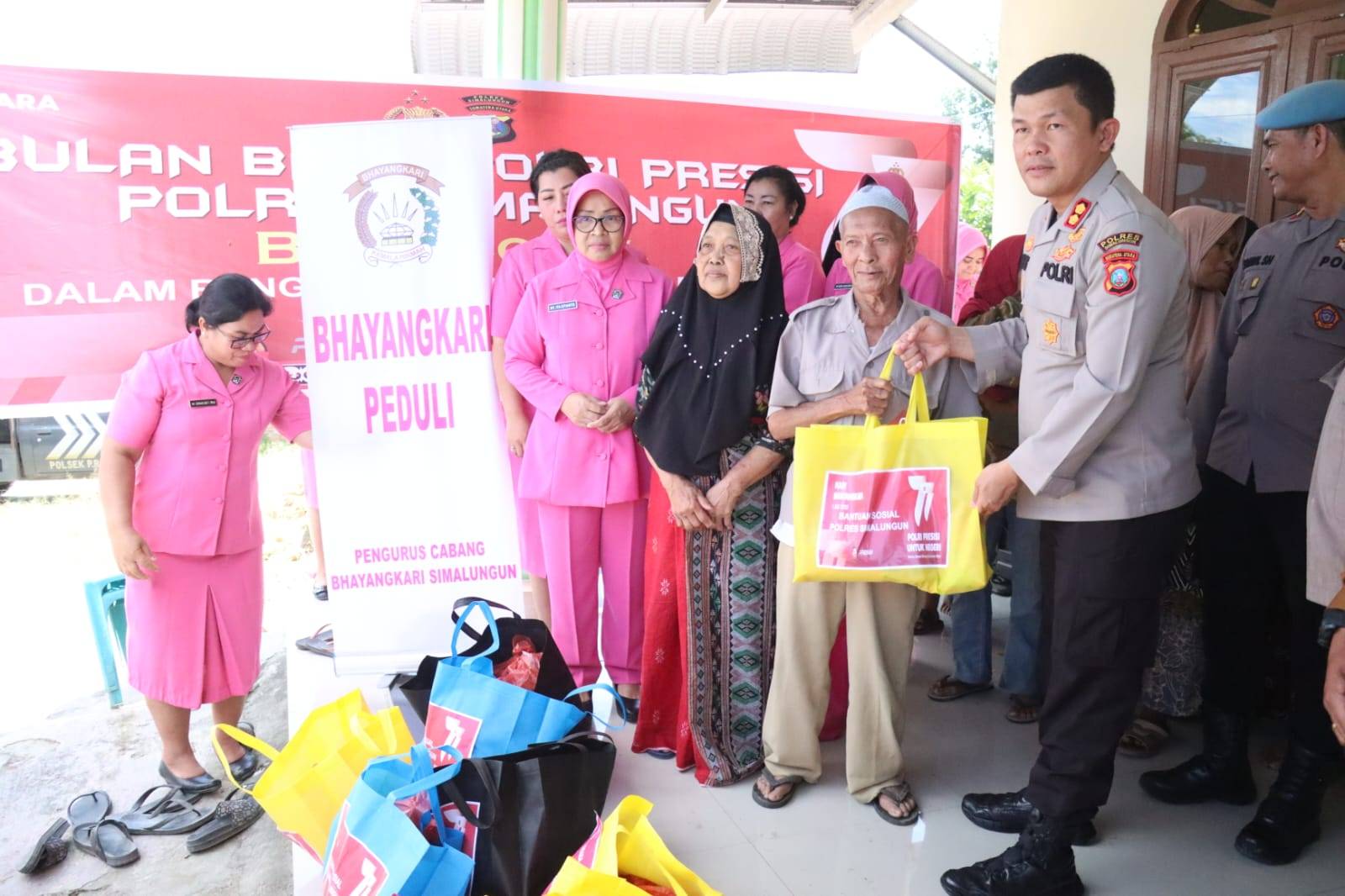 Bulan Bakti Polri Sambut Hari Bhayangkara, Polres Simalungun Salurkan 1.100 Paket Sembako