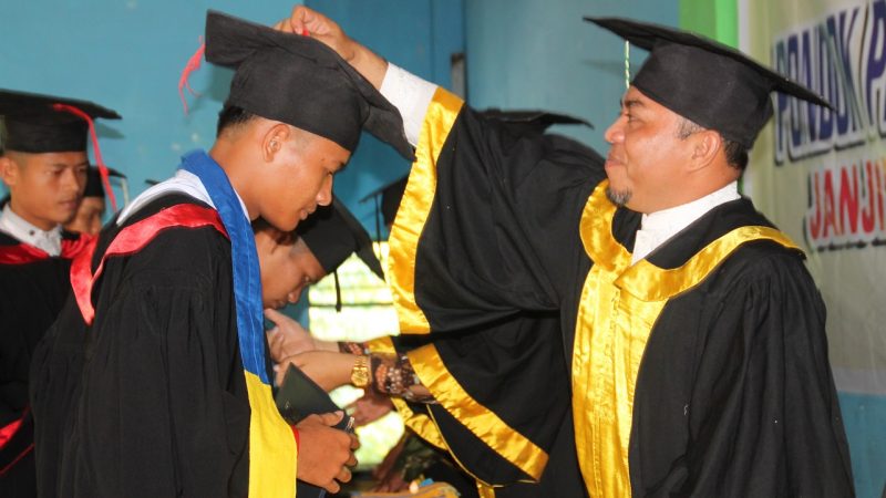 Bupati Labuhanbatu Hadiri Wisuda dan Syukuran Ponpes Daarul Muhsinin