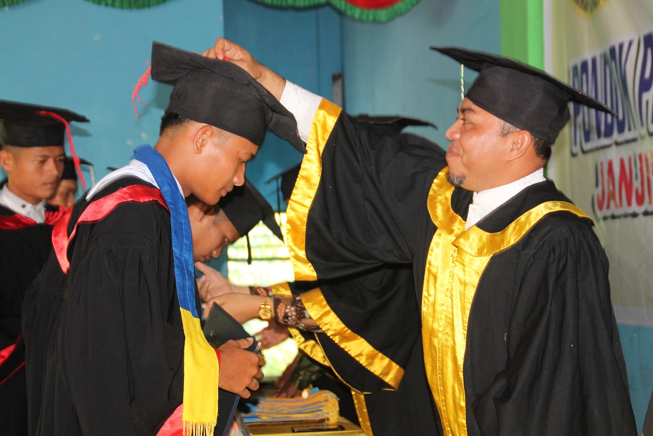 Bupati Labuhanbatu Hadiri Wisuda dan Syukuran Ponpes Daarul Muhsinin