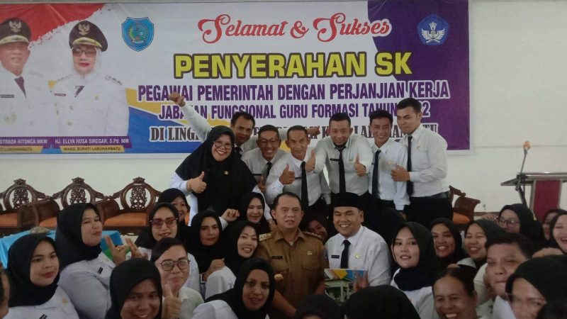 Bupati Labuhanbatu Serahkan SK Pengangkatan 642 Orang Guru P3K