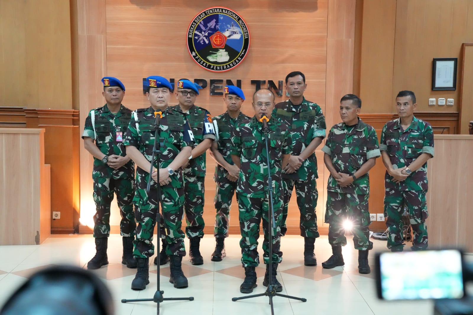 Tim SAR TNI Gabungan Berhasil Mengangkat Seluruh Korban Musibah Pesawat SAM Air di Puncak Pegunungan Papua