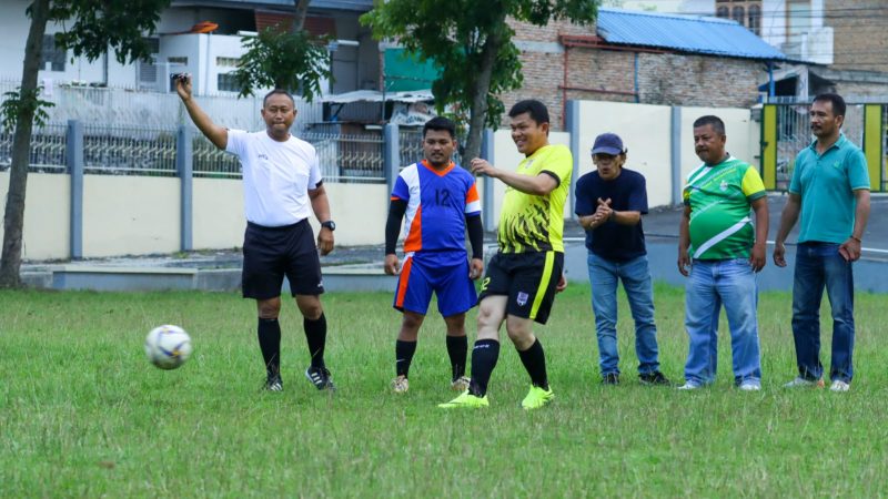 Pererat Silaturahmi Polres Simalungun Olah Raga Sepak Bola Bersama Insan Pers