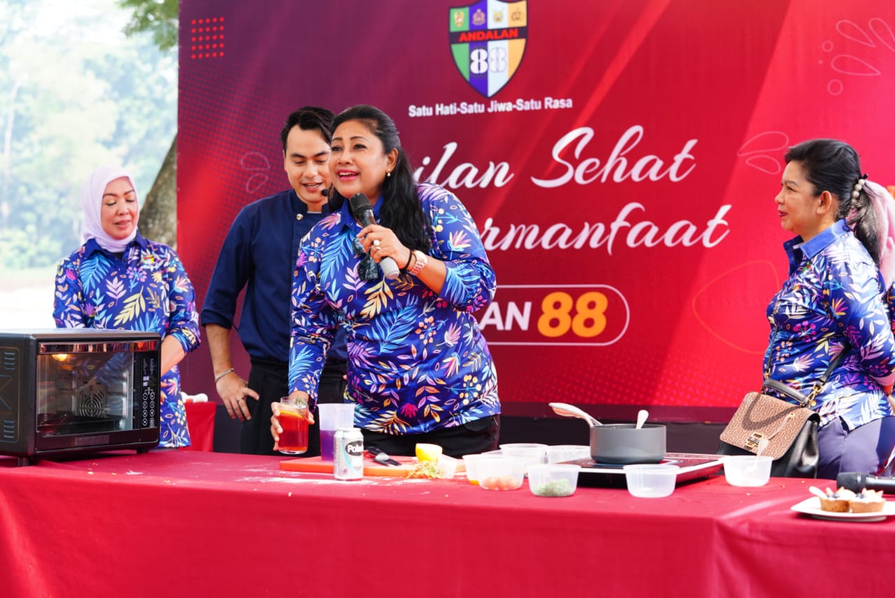 Reuni 35 Th Andalan 88, Istri Demo Masak