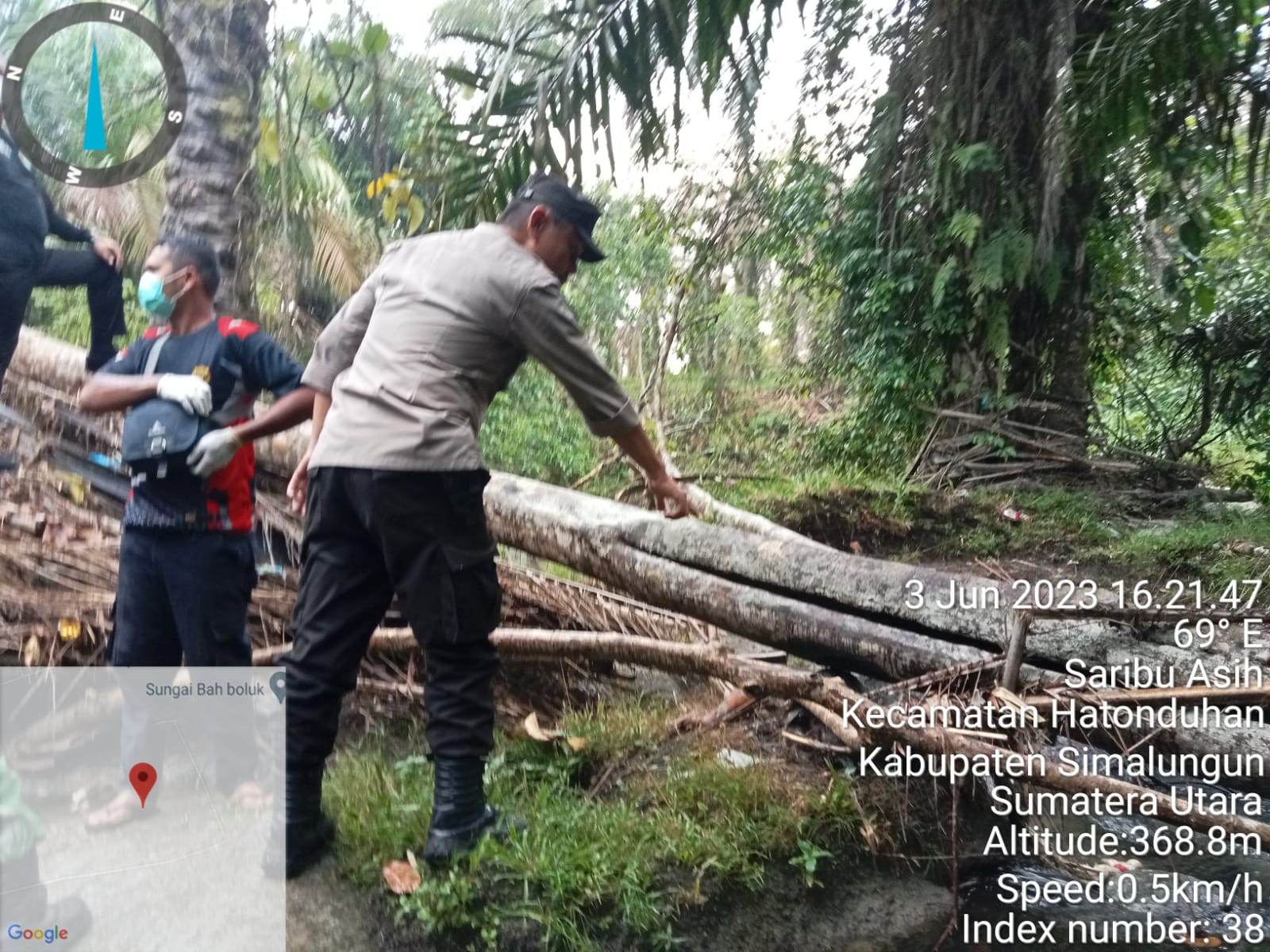 Polisi Simalungun Bantu Evakuasi Temuan Mayat Di Aek Mombuaya Ternyata Warga Buntu Gading, Nagori Tangga Batu