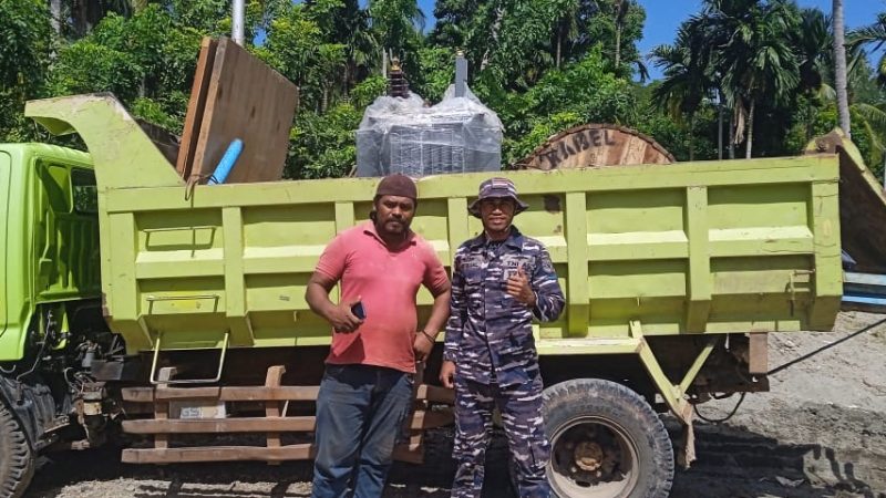 Pulau Romang Akan Terang, Danlantamal IX Perintahkan Danposal Pulau Romang Bantu Percepat Listrik Masuk Desa