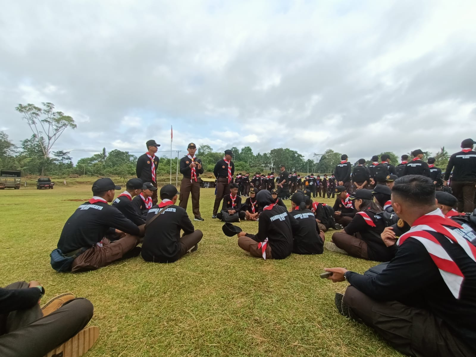 Manunggal Dengan Rakyat, Pramuka Wirakarya Laksanakan Kerja Bakti dan Bina Kejuangan di Banten