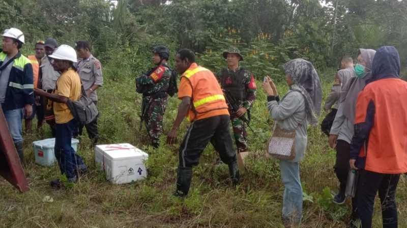 Jaga Kelestarian Dari Kepunahan, Danramil 1710-03/Kuala Kencana Hadir Sekaligus Pengamanan Kegiatan Pelepasliaran Satwa