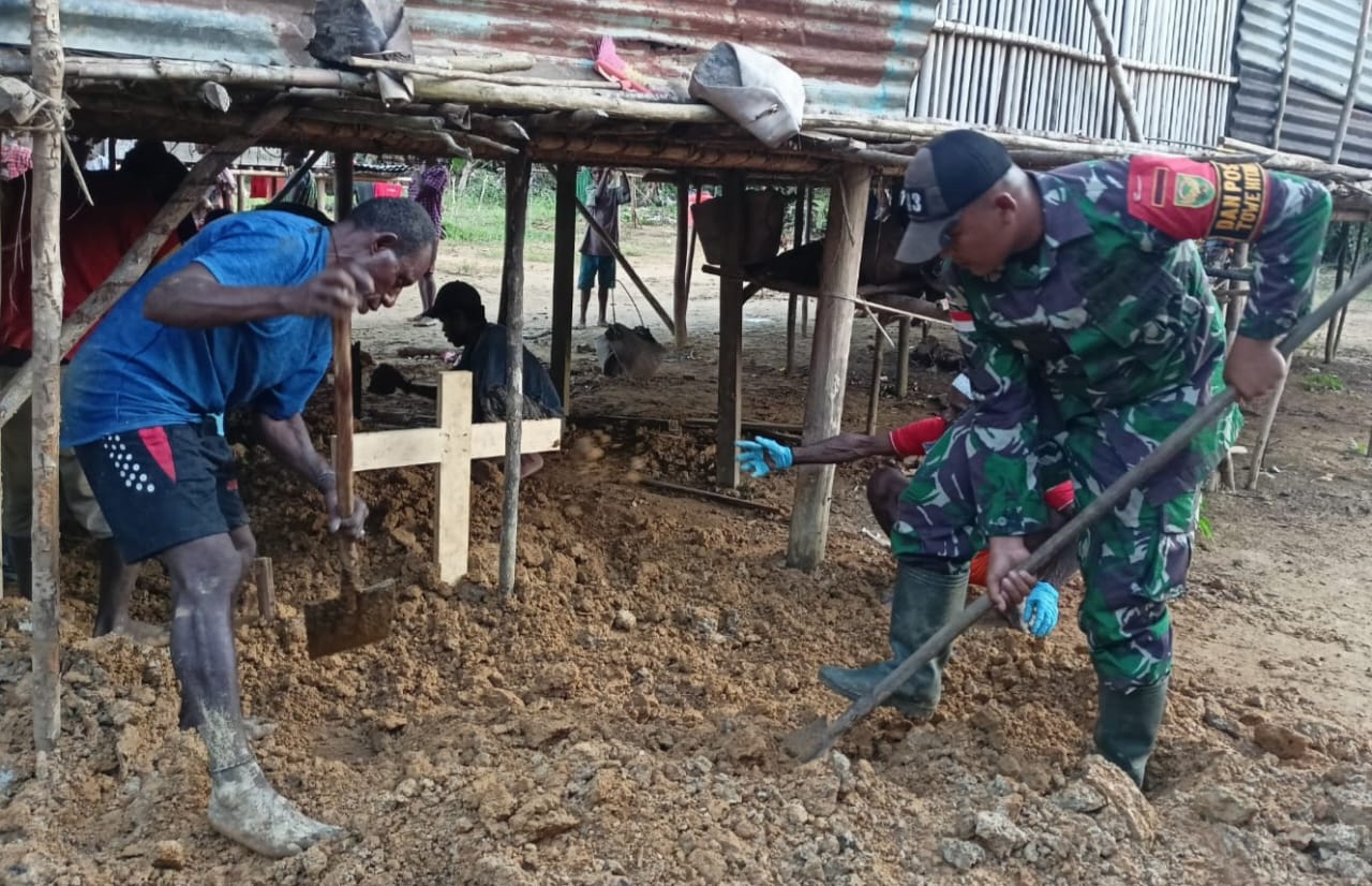 Wujud Ikatan Batin, Satgas Yonif 143/TWEJ Bantu Pemakaman Warga di Perbatasan Papua