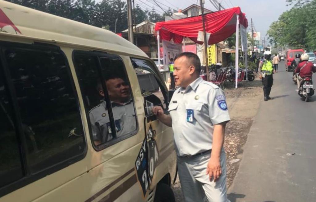 Tingkatkan Kepatuhan Pembayaran PKB dan SWDKLLJ, Jasa Raharja Jawa  Barat Bersama Tim Pembina Samsat Lakukan Operasi Gabungan