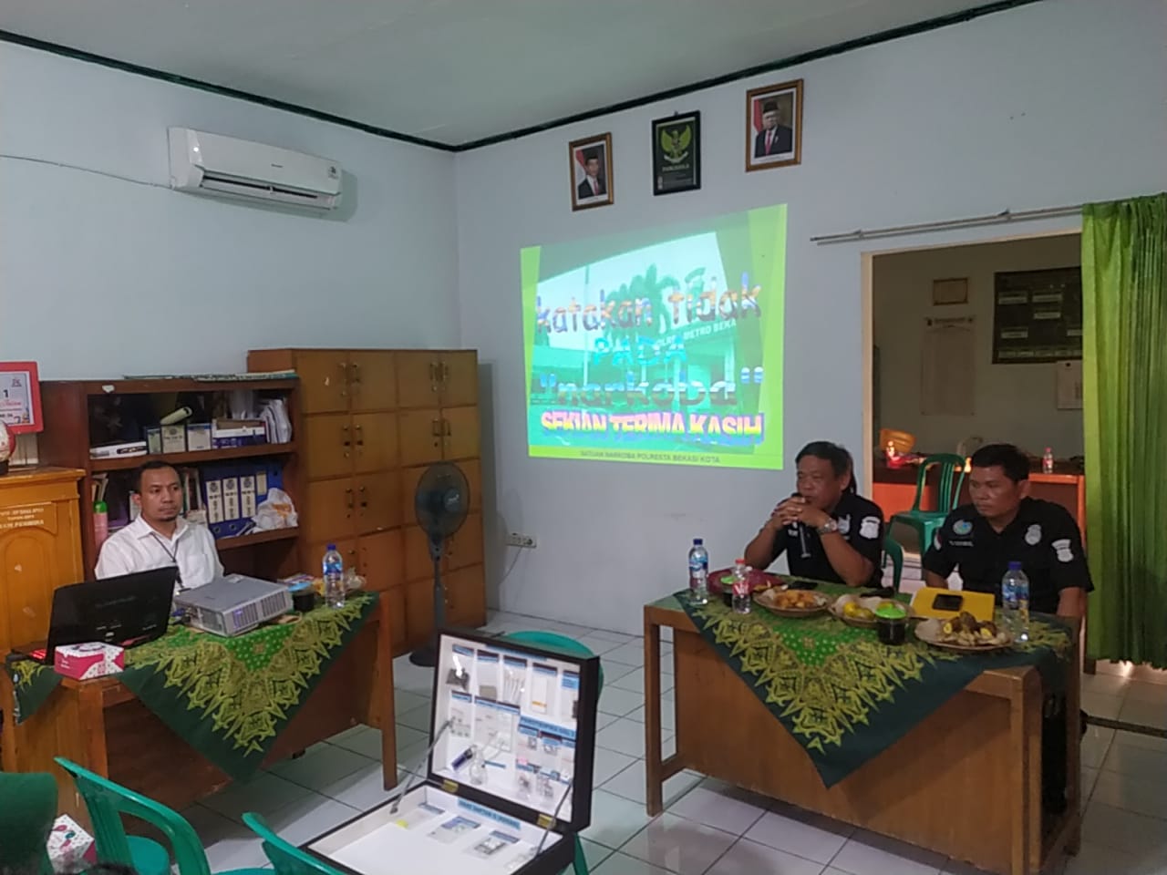 Kegiatan P4GN,  Satresnarkoba Polres Metro Bekasi Berikan Penyuluhan Kepada Warga RW 10 Kelurahan Perwira