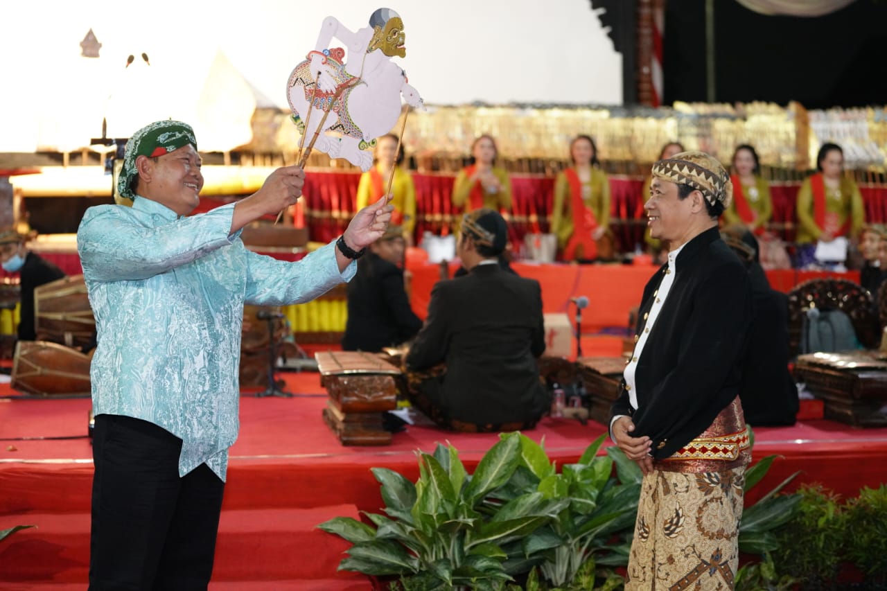 Laksamana Budayawan Gelar Wayang Semar Boyong di Kodam V Brawijaya