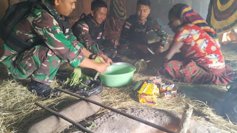 Menyatu Dengan Masyarakat, Pos Bolakme Masak Bersama Warga