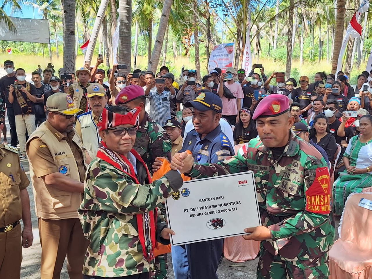 Pencanangan Gerbangdutas di Pulau Maetimiarang, Menkopolhukam dan Mendagri Beri Apresiasi Prajurit Satgas Pengamanan Pulau Terluar Yonmarhanlan IX Ambon