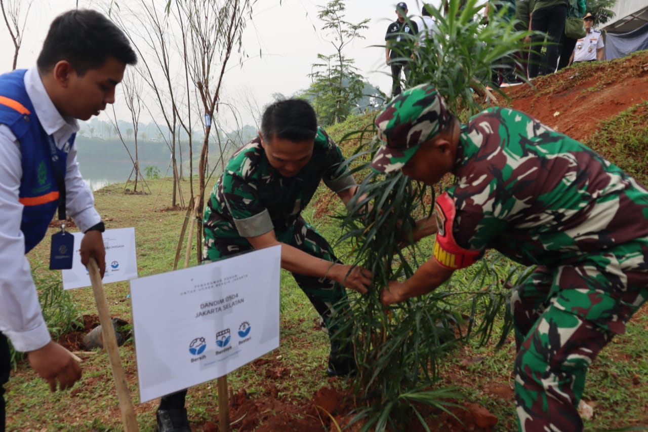 Dandim 0504/JS Hadiri Penanaman Pohon Untuk Udara Bersih Jakarta di Waduk Brigif