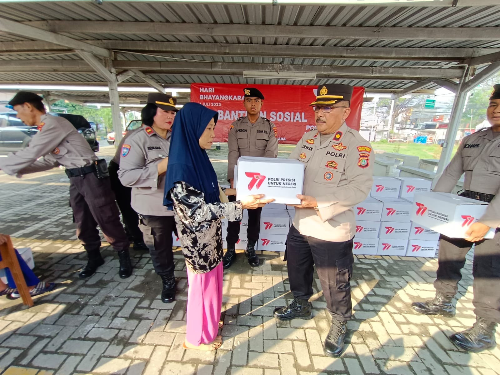 Polsek Bekasi Utara salurkan bantuan sosial Polri Presisi untuk Negeri