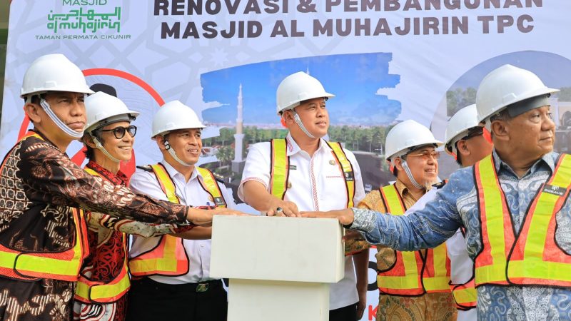 Plt. Wali Kota Bekasi Hadiri Peletakkan Batu Pertama Renovasi dan Pembangunan Masjid Al-Muhajirin Kelurahan Jakamulya, Bekasi Selatan