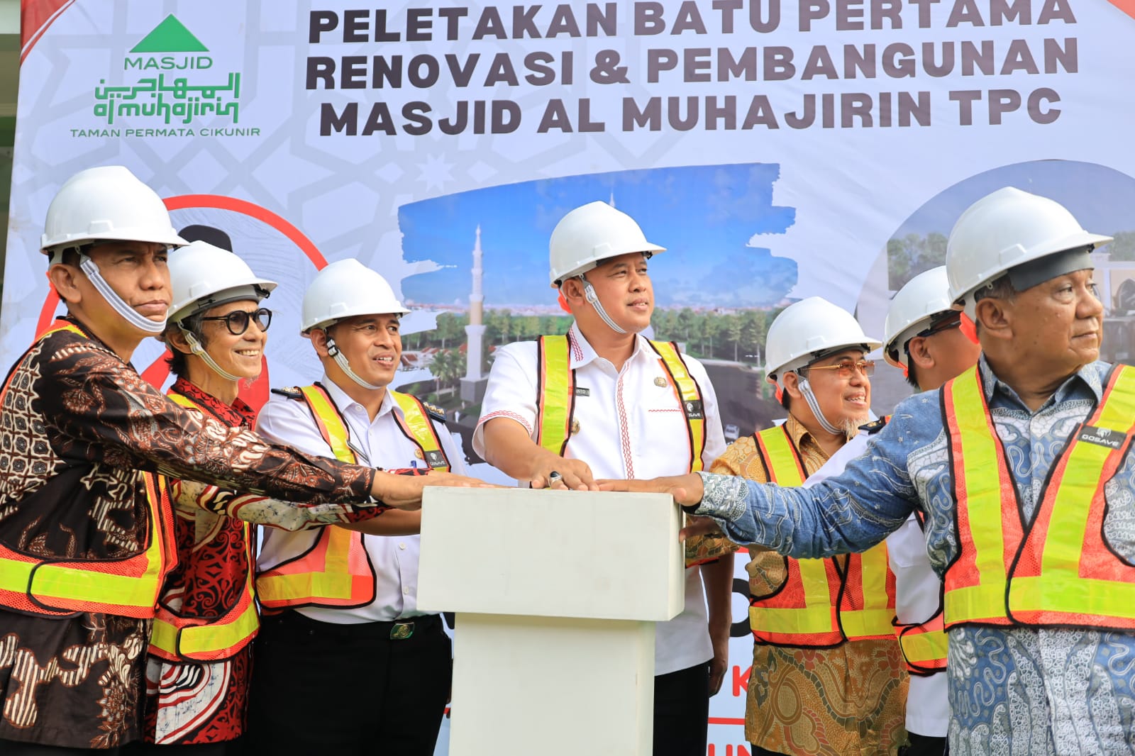 Plt. Wali Kota Bekasi Hadiri Peletakkan Batu Pertama Renovasi dan Pembangunan Masjid Al-Muhajirin Kelurahan Jakamulya, Bekasi Selatan