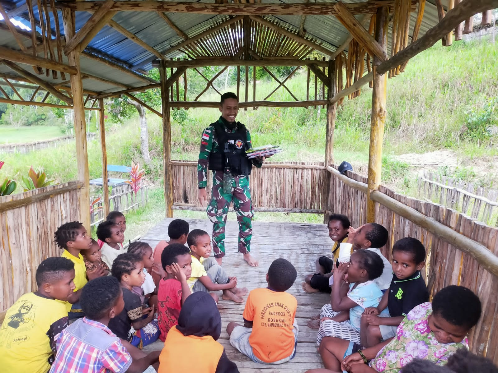 Pos Eragayam Ajarkan Baca Tulis Anak-Anak Di Distrik Eragayam