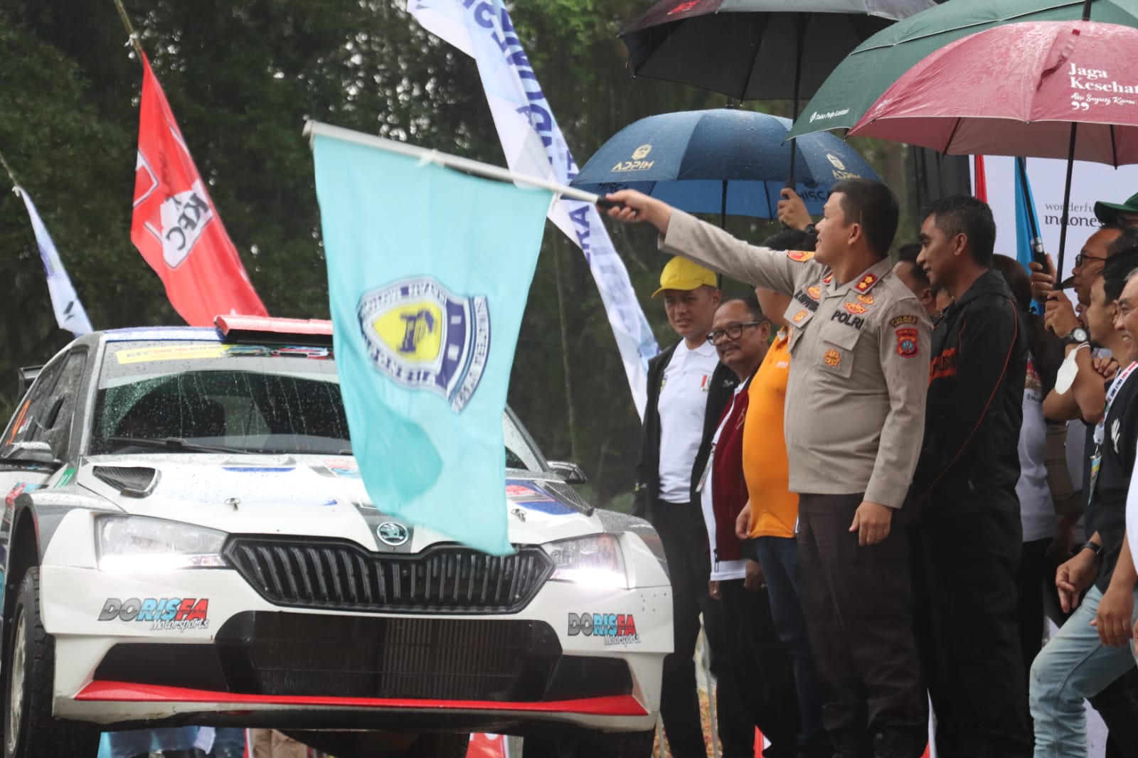 “Menjadi Perwakilan Kapolda Sumut Kapolres Simalungum Hadiri Opening Ceremonial Start KFC Danau Toba Rally 2023, Soroti Keindahan Danau Toba dan Promosikan Pariwisata Sumatera Utara”