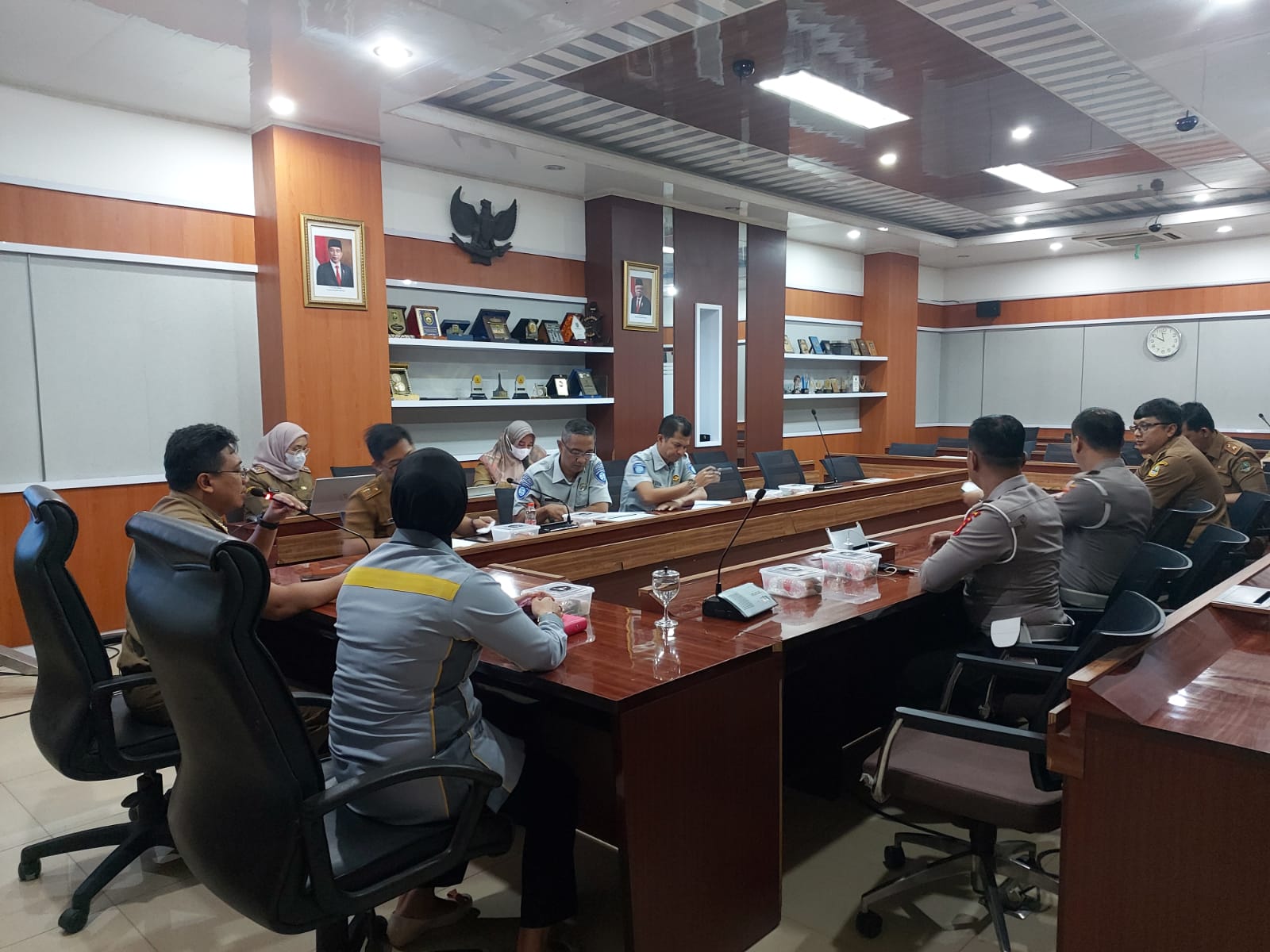 RAPAT KOORDINASI TIM PEMBINA SAMSAT PROVINSI JAWA BARAT TERKAIT PROGRAM RELAKSASI PAJAK KENDARAAN BERMOTOR