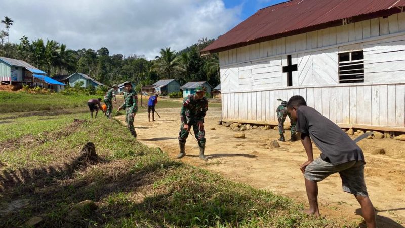 Satgas Yonif 143/TWEJ Ciptakan Kebersihan Gereja di Papua