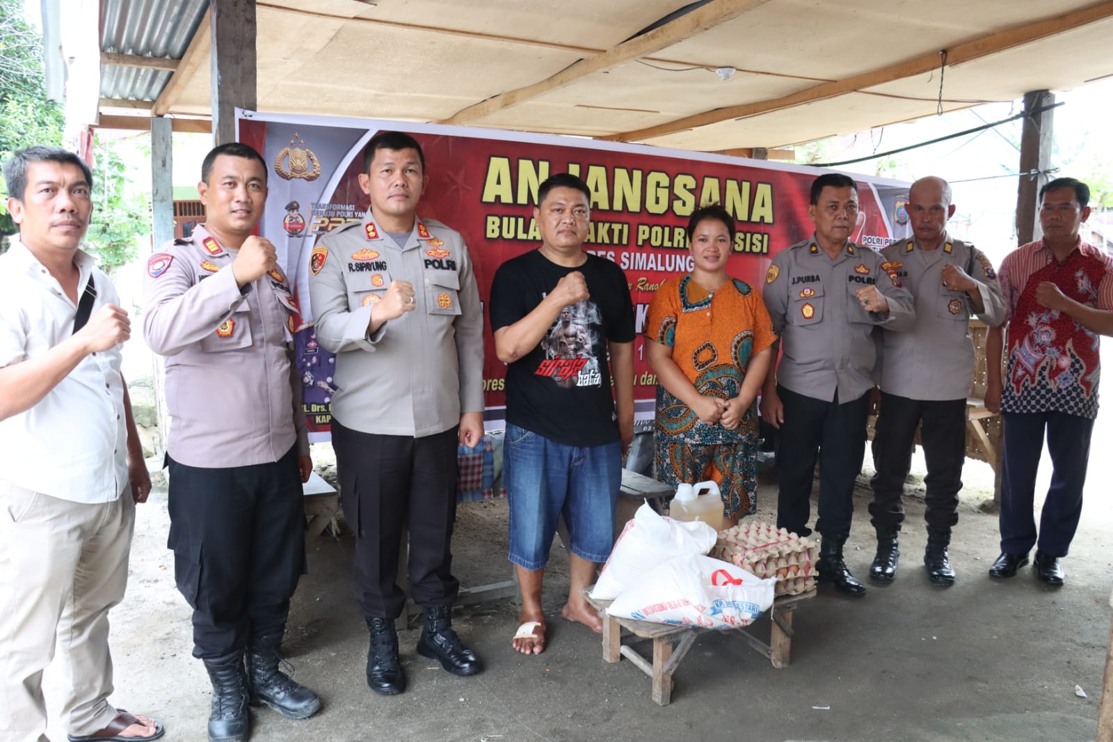 Kapolres Simalungun Kunjungi dan Beri Santunan Kepada Anggota yang Sakit Menahun, Wujud Kepedulian dalam Bulan Bakti Polri dan Hari Bhayangkara Ke-77