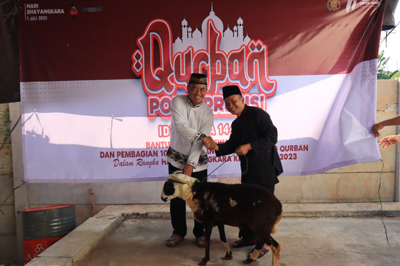 Hari Raya Idul Adha Tahun 2003, Polres Metro Bekasi Kota Gelar Sholat Idul Adha dan Serahkan Hewan Kurban