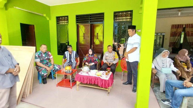 Wabup Labuhanbatu Sambangi Korban Angin Puting Beliung di Dusun Bandar Gula