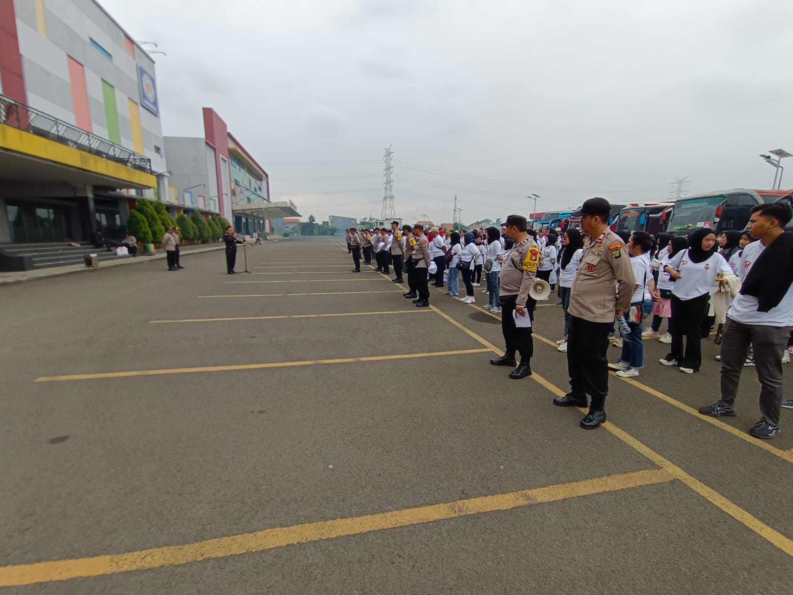 Kapolsek Bekasi Utara Pimpin Apel Dalam Rangka Persiapan Keberangkatan Peserta HUT Bhayangkara Ke -77