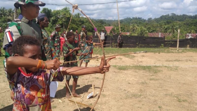 Lestarikan Budaya, Satgas Yonif 143/TWEJ Adakan Lomba Panahan Tradisional Untuk Anak Papua