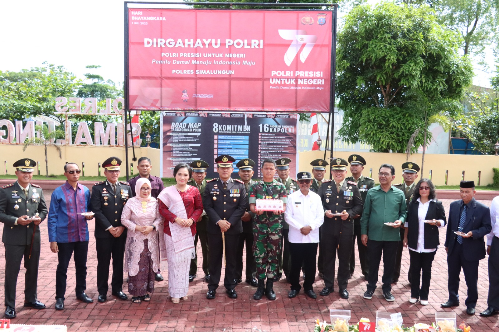 Syukuran Hari Bhayangkara Ke 77 Kapolres Dapat Suprise Kue Dari Dandim Dan Suapan Kue Dari Wakil Bupati Simalungun